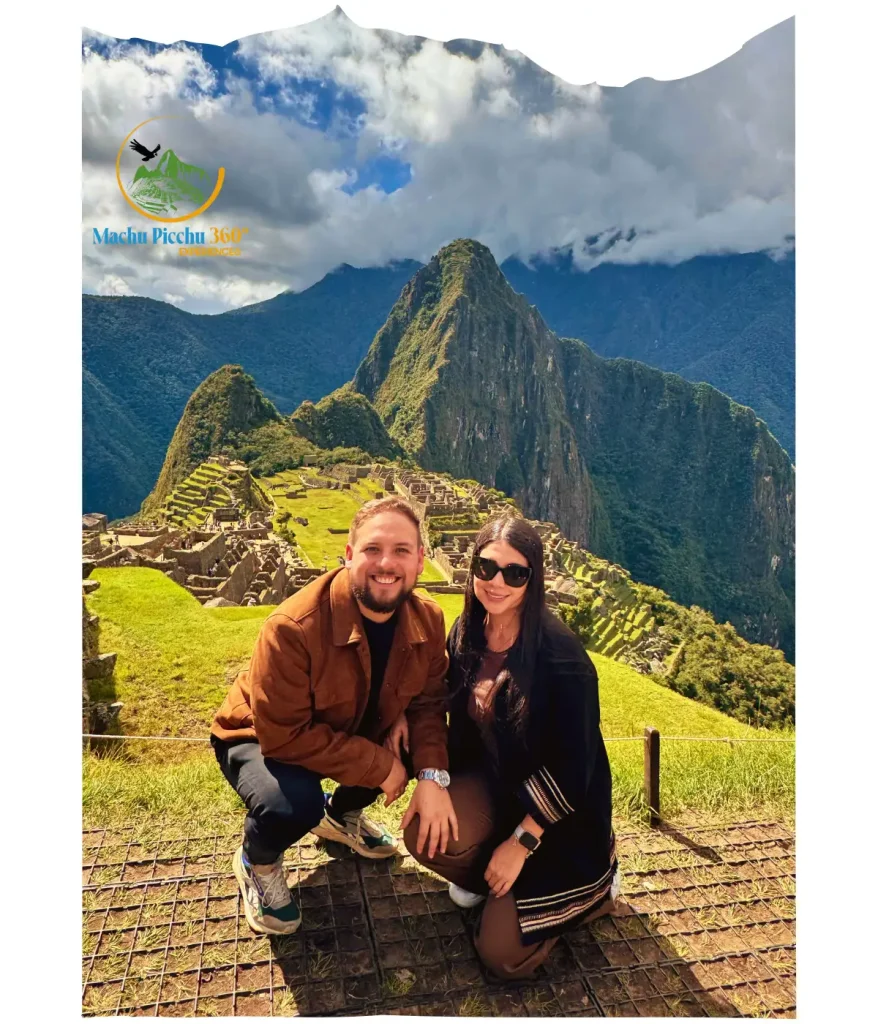 ESPOSOS Y DE FONDO MACHU PICCHU