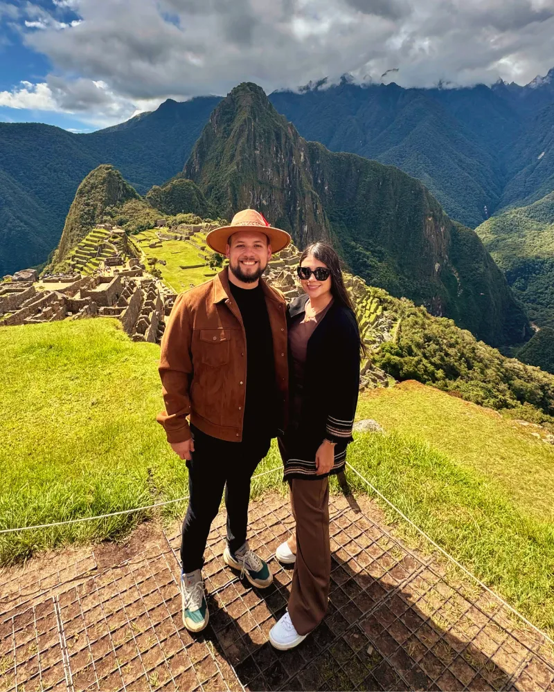 TURISTAS EN MACHU PICCHU CUSCO